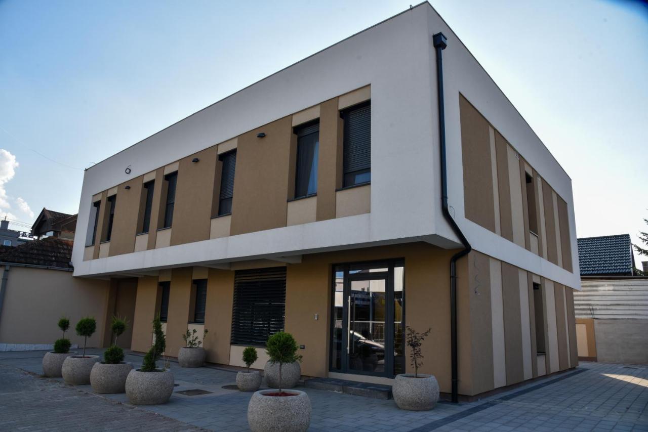 Merak Rooms & Caffe Bar Sabac Bagian luar foto