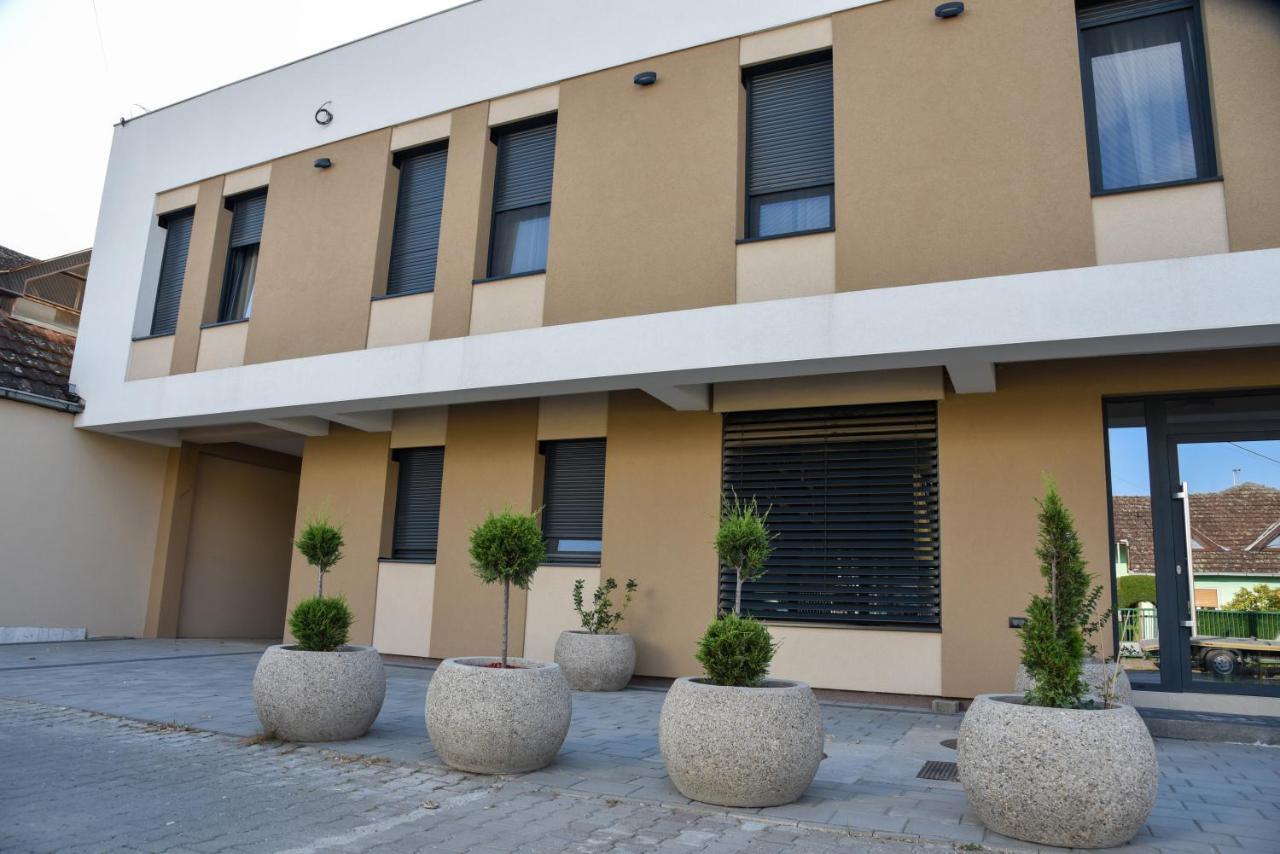 Merak Rooms & Caffe Bar Sabac Bagian luar foto