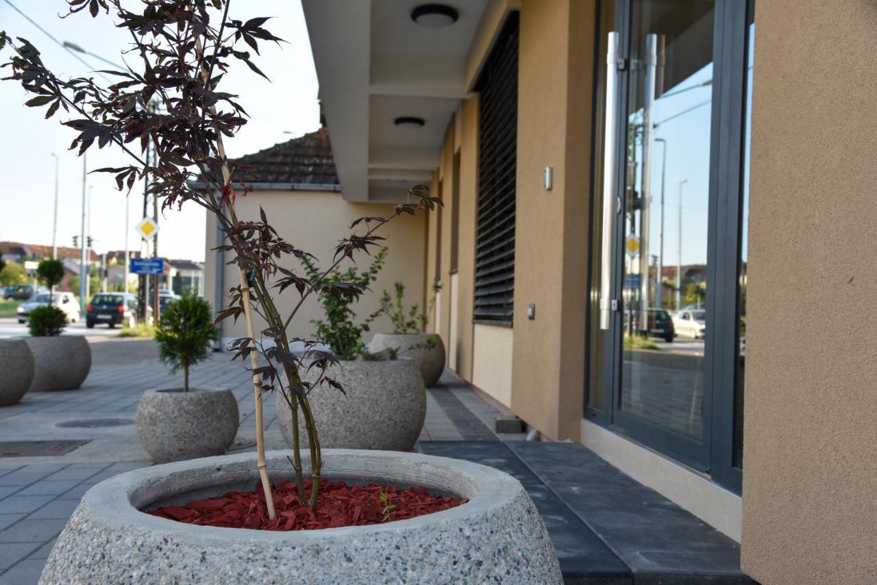 Merak Rooms & Caffe Bar Sabac Bagian luar foto