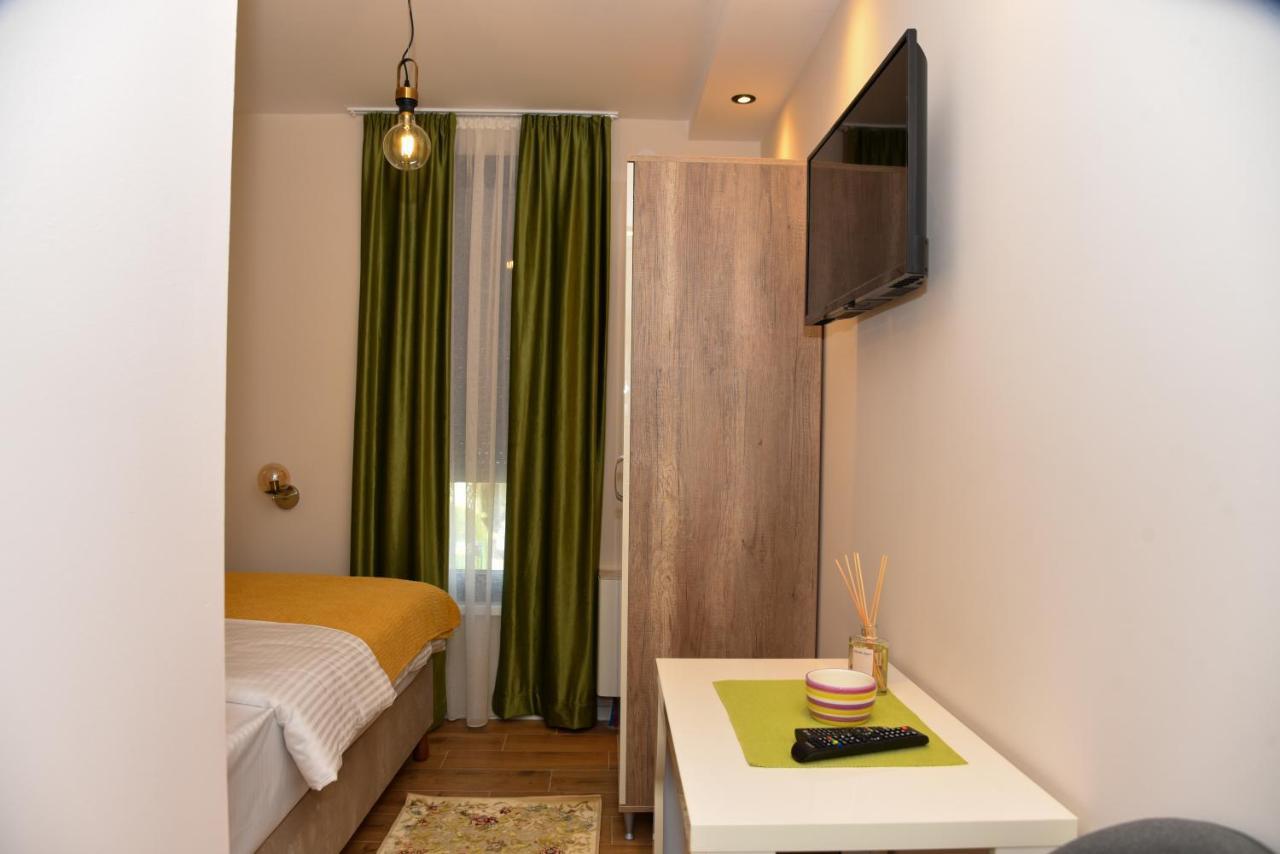 Merak Rooms & Caffe Bar Sabac Bagian luar foto