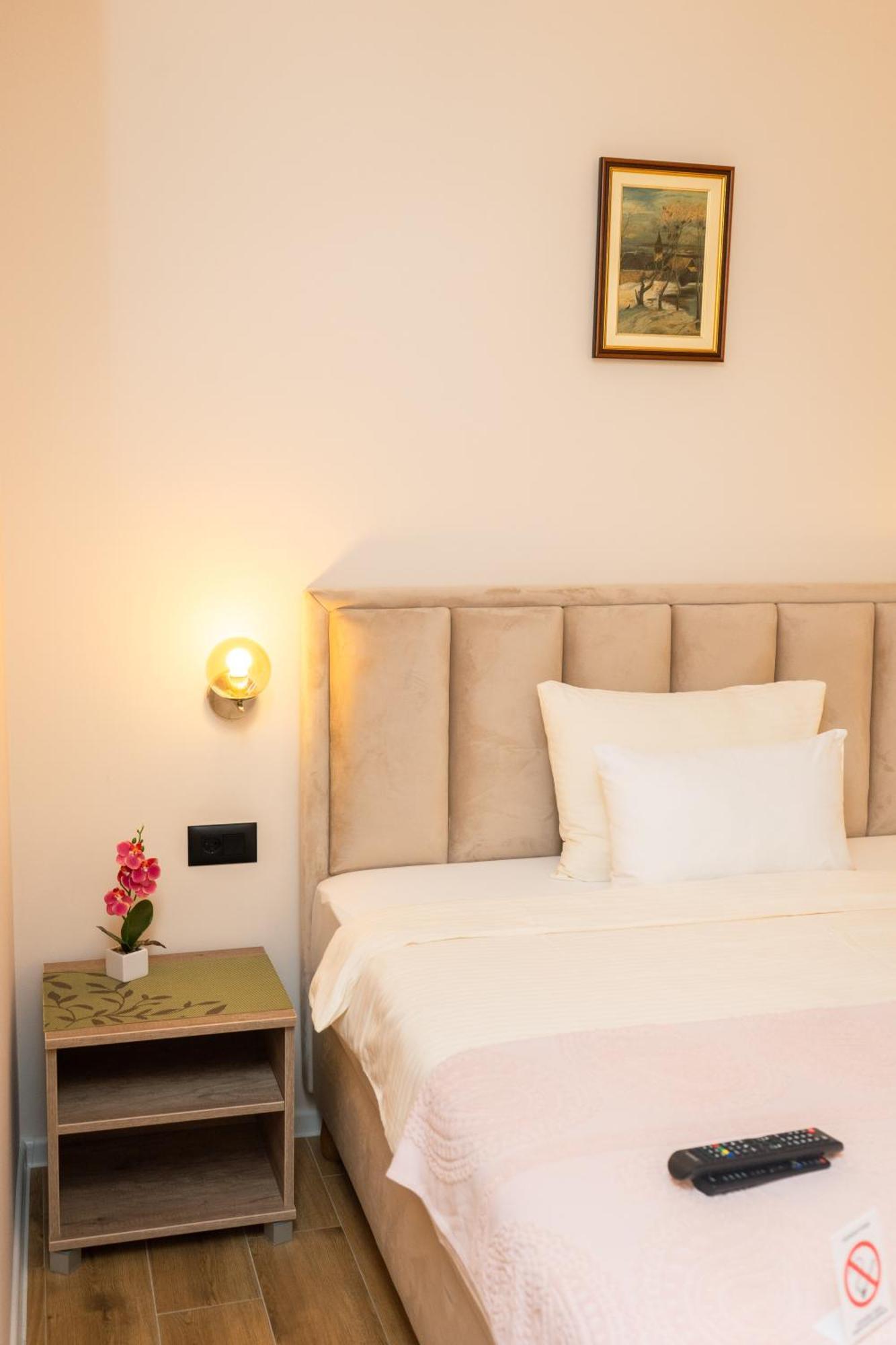 Merak Rooms & Caffe Bar Sabac Bagian luar foto