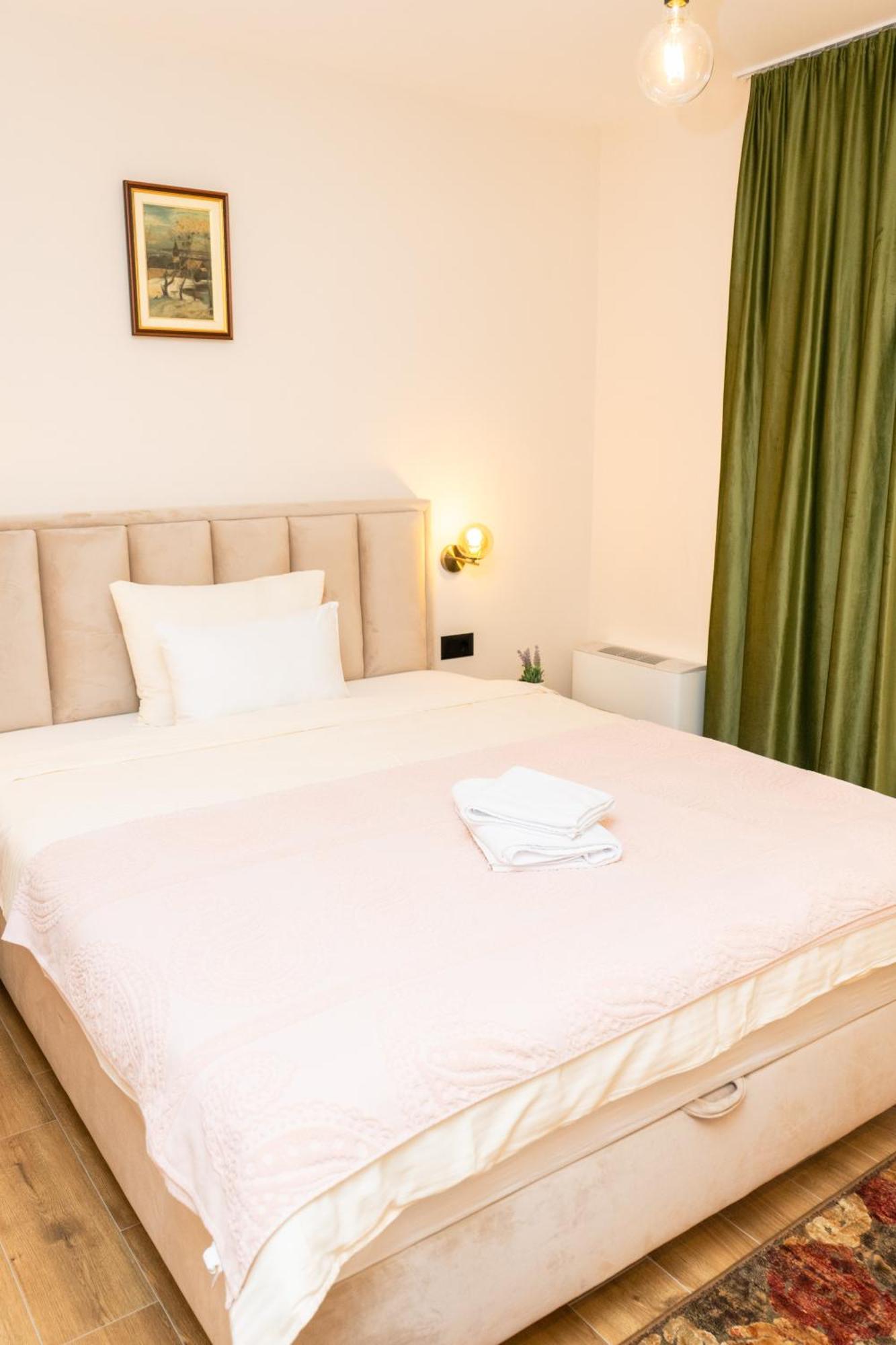 Merak Rooms & Caffe Bar Sabac Bagian luar foto