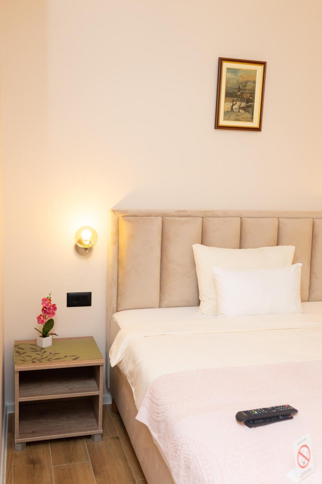 Merak Rooms & Caffe Bar Sabac Bagian luar foto