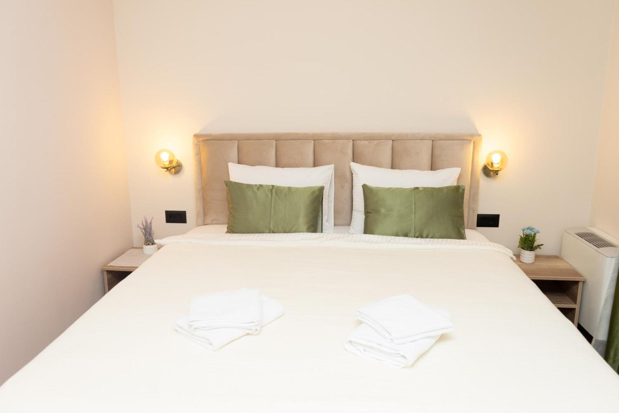 Merak Rooms & Caffe Bar Sabac Bagian luar foto