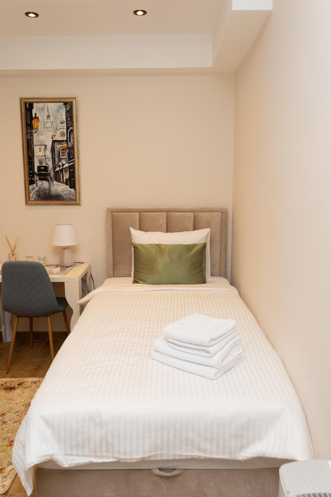 Merak Rooms & Caffe Bar Sabac Bagian luar foto