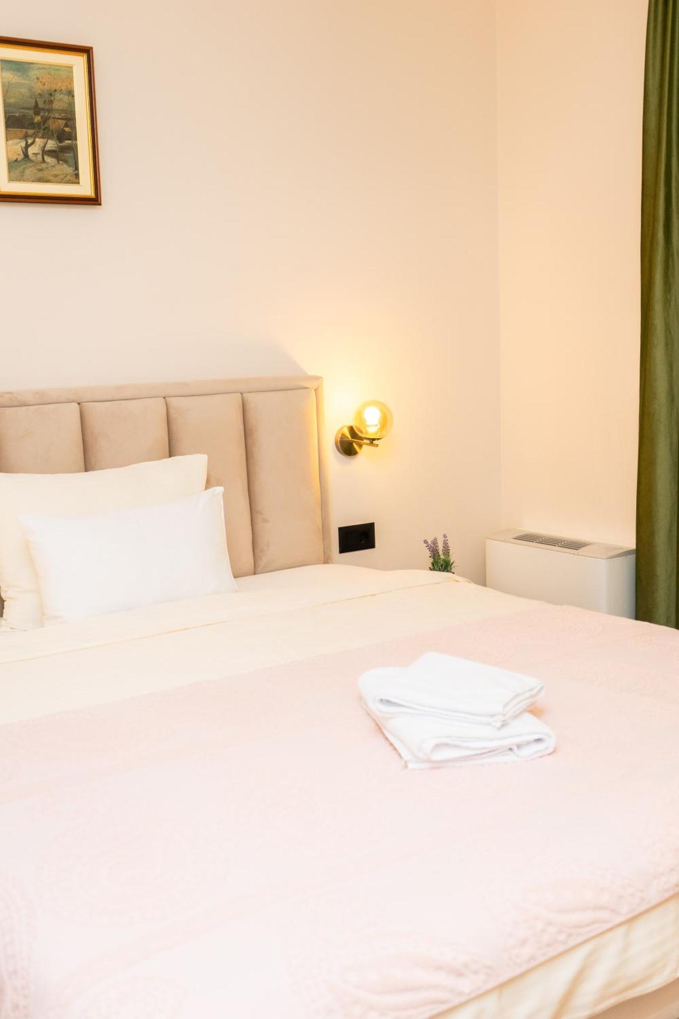 Merak Rooms & Caffe Bar Sabac Bagian luar foto