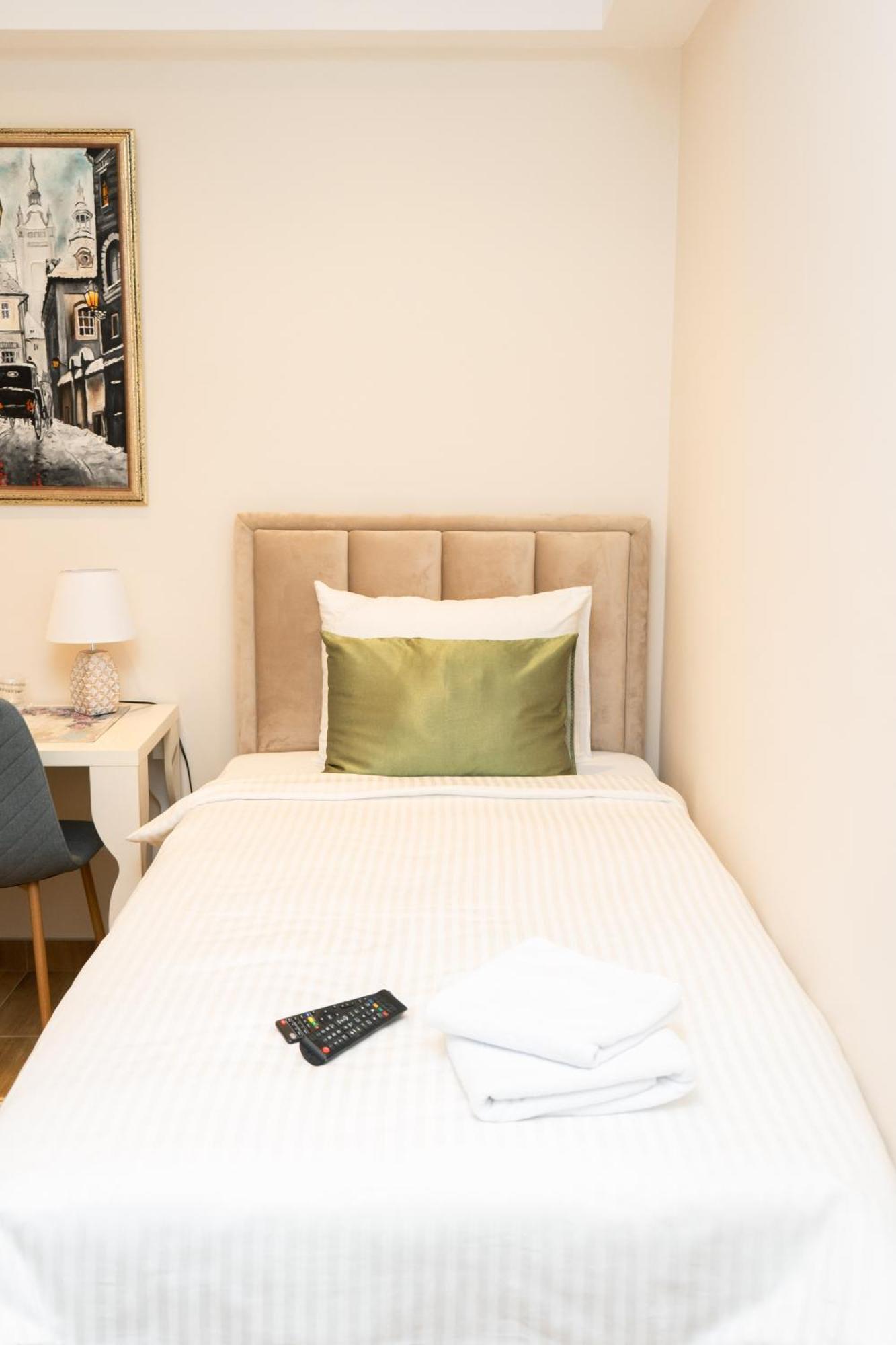 Merak Rooms & Caffe Bar Sabac Bagian luar foto