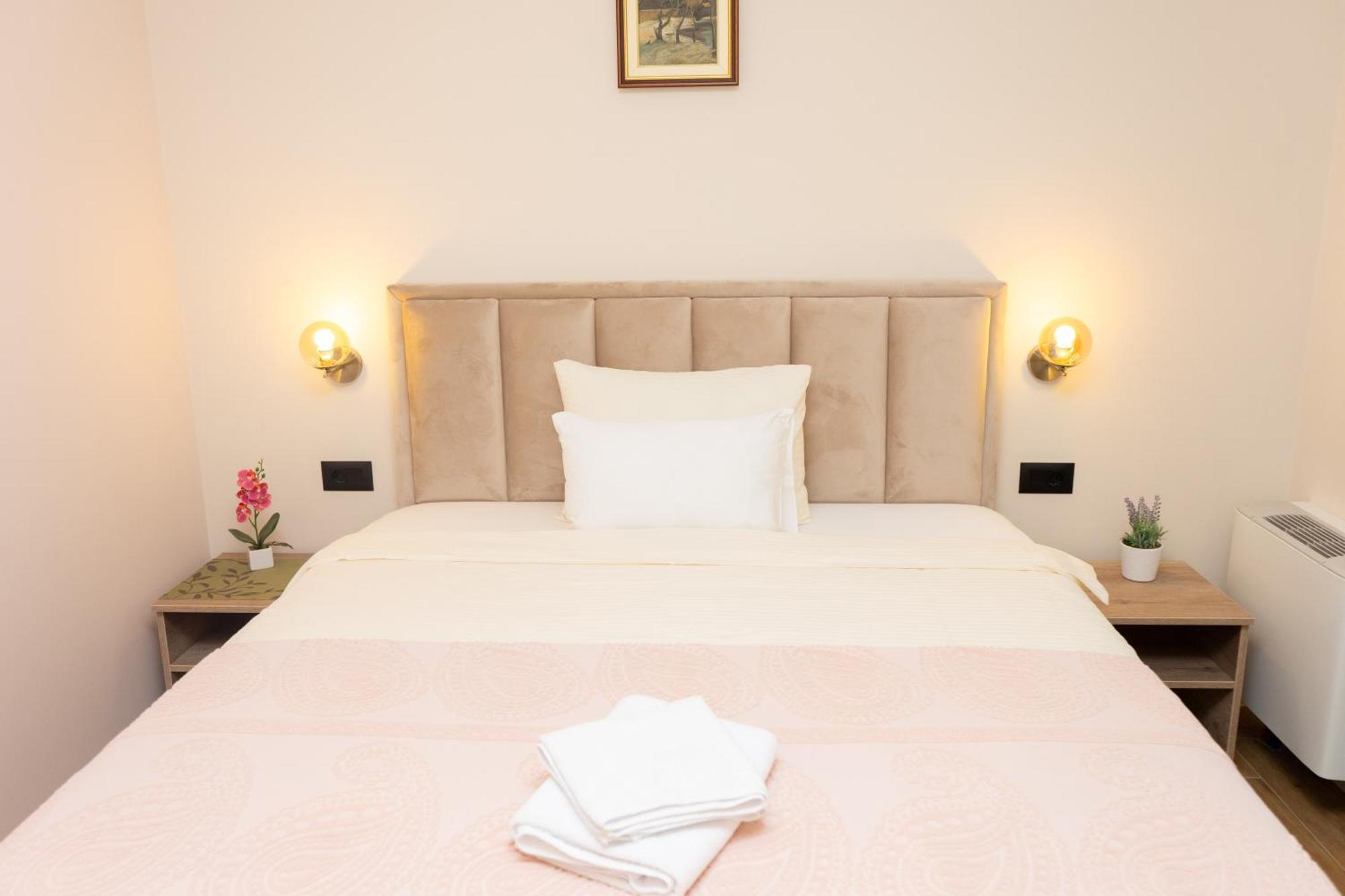Merak Rooms & Caffe Bar Sabac Bagian luar foto