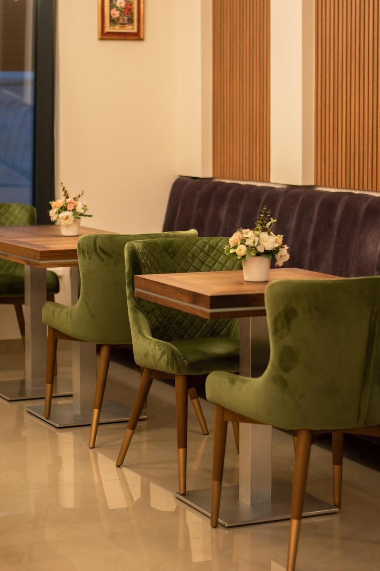 Merak Rooms & Caffe Bar Sabac Bagian luar foto