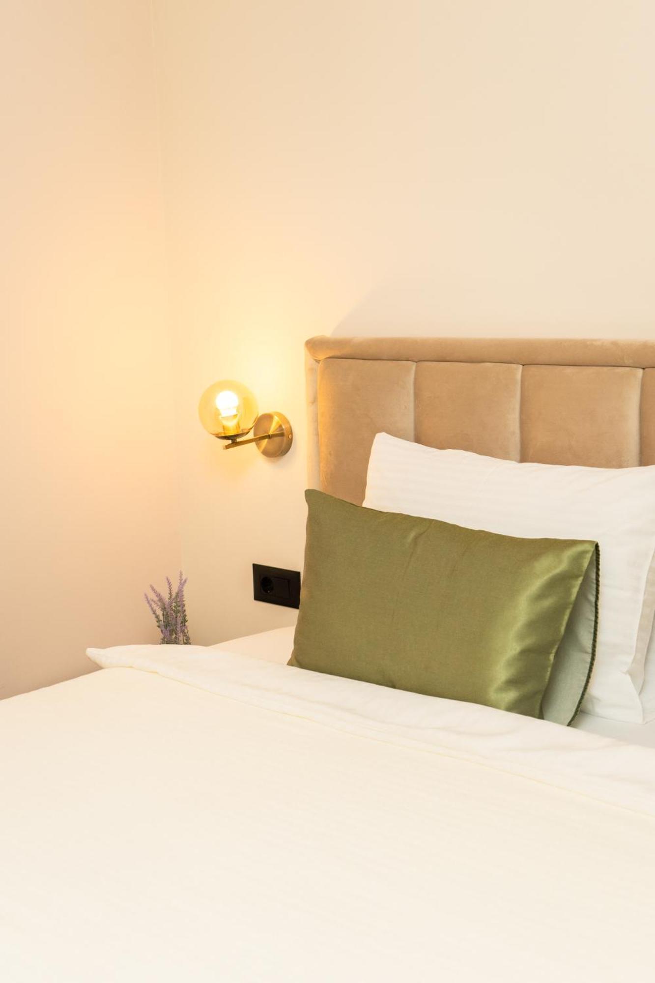 Merak Rooms & Caffe Bar Sabac Bagian luar foto