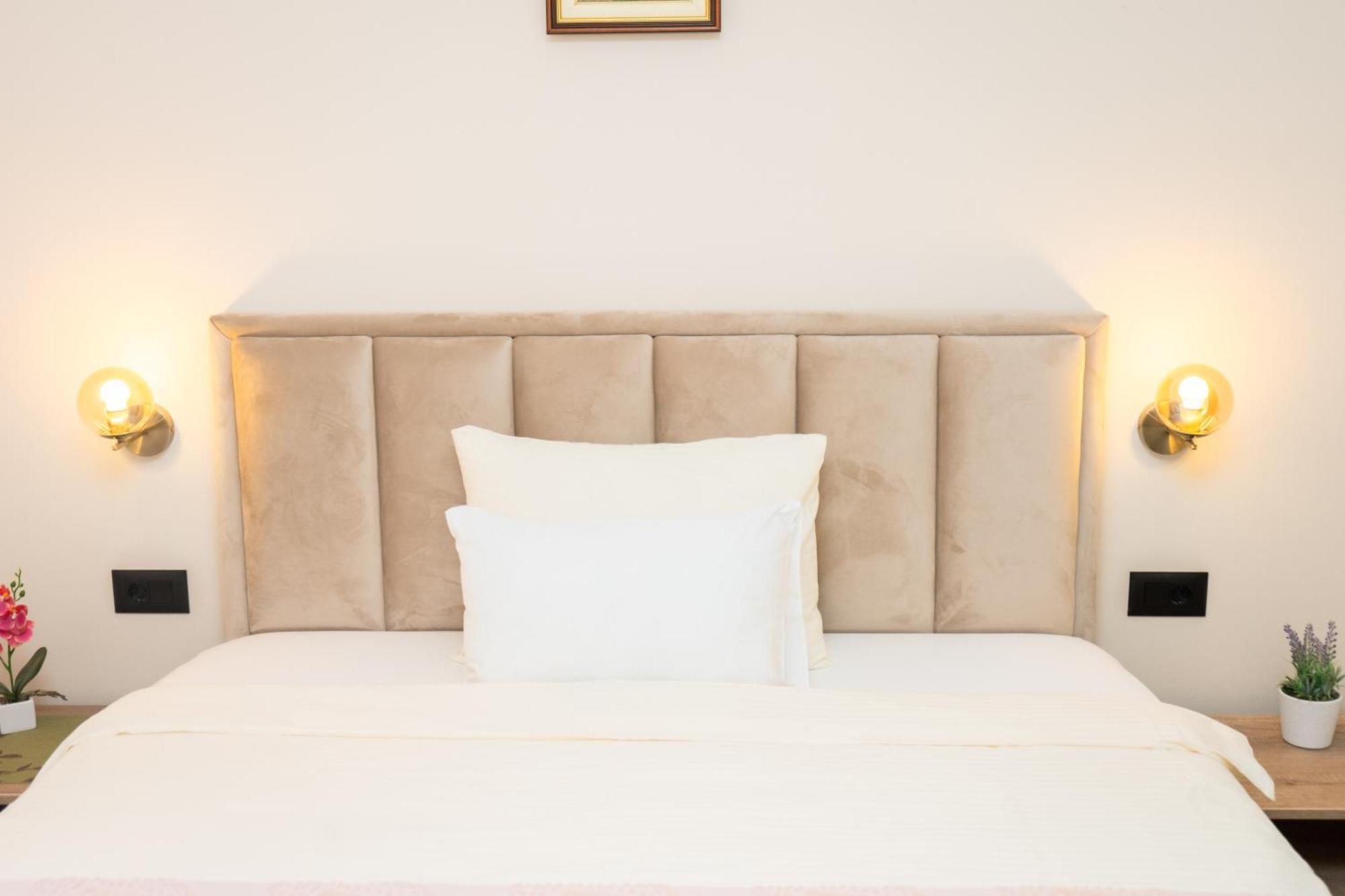 Merak Rooms & Caffe Bar Sabac Bagian luar foto