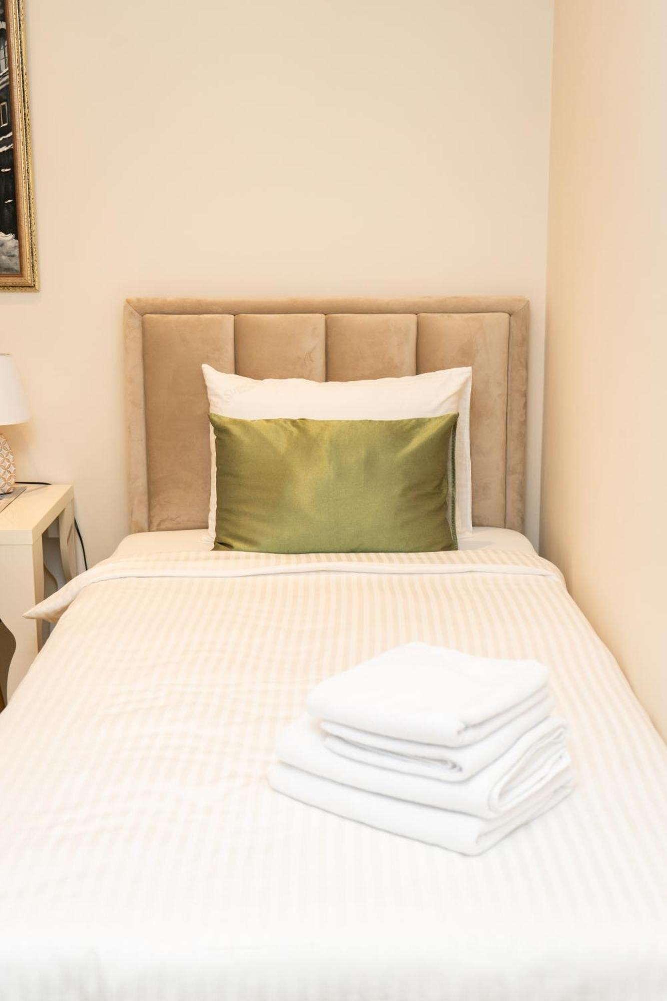 Merak Rooms & Caffe Bar Sabac Bagian luar foto