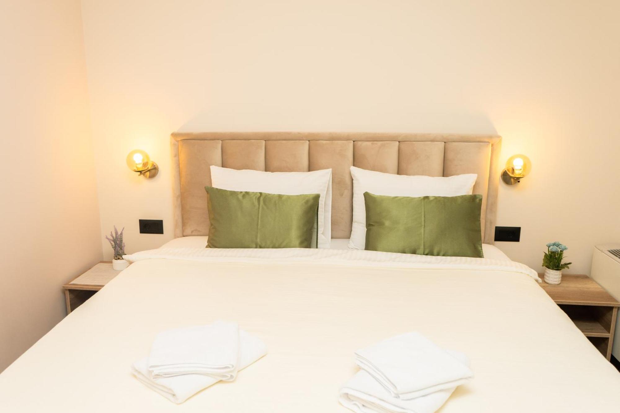 Merak Rooms & Caffe Bar Sabac Bagian luar foto