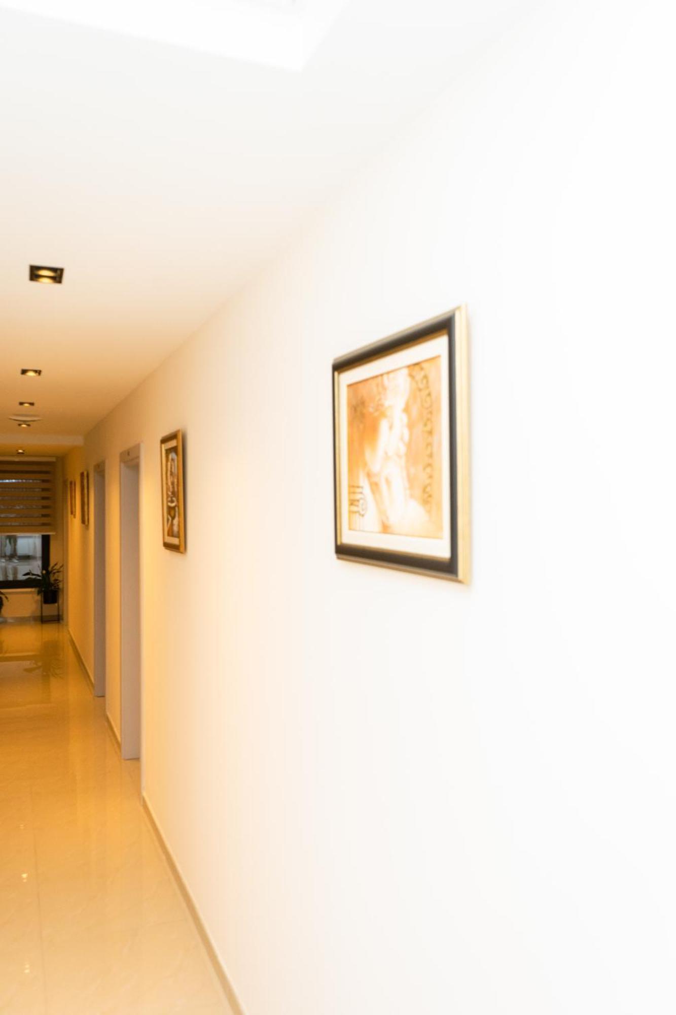Merak Rooms & Caffe Bar Sabac Bagian luar foto