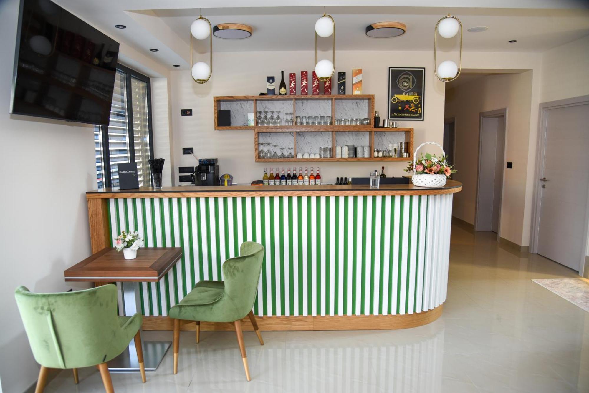 Merak Rooms & Caffe Bar Sabac Bagian luar foto